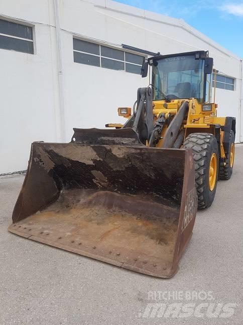 Volvo L90C Gumikerekes homlokrakodók