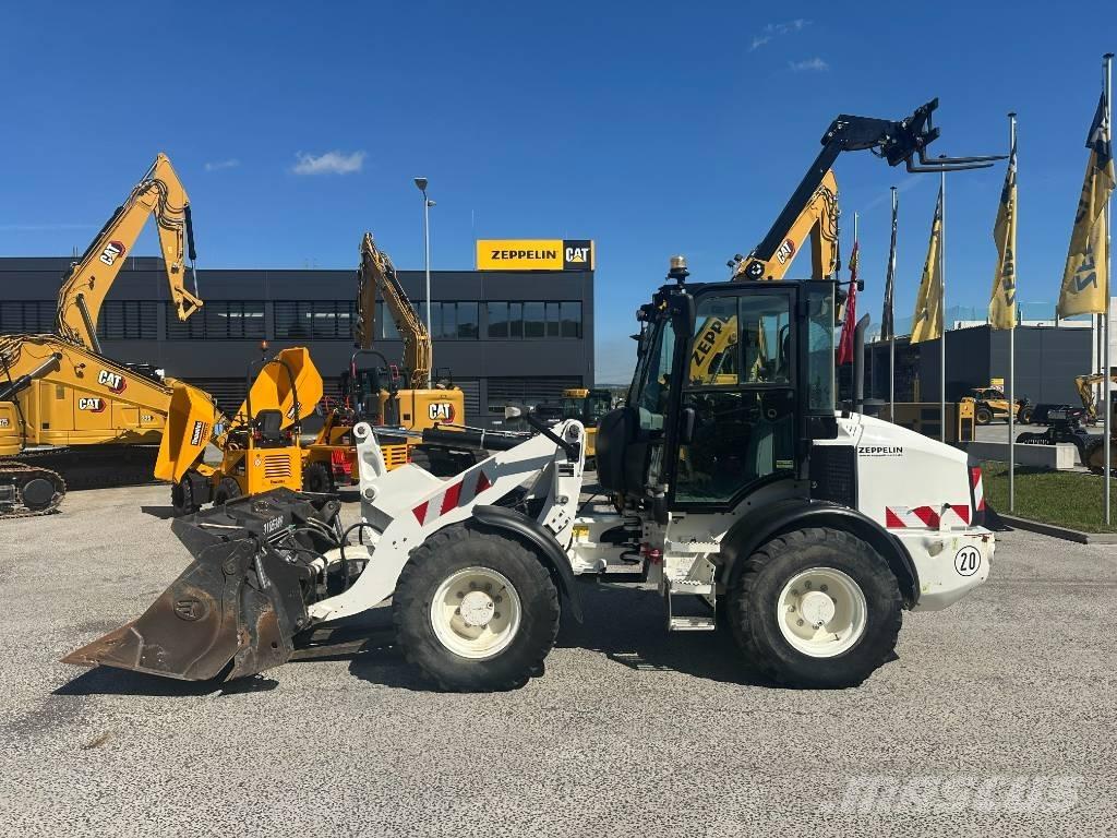 CAT 908 M Gumikerekes homlokrakodók