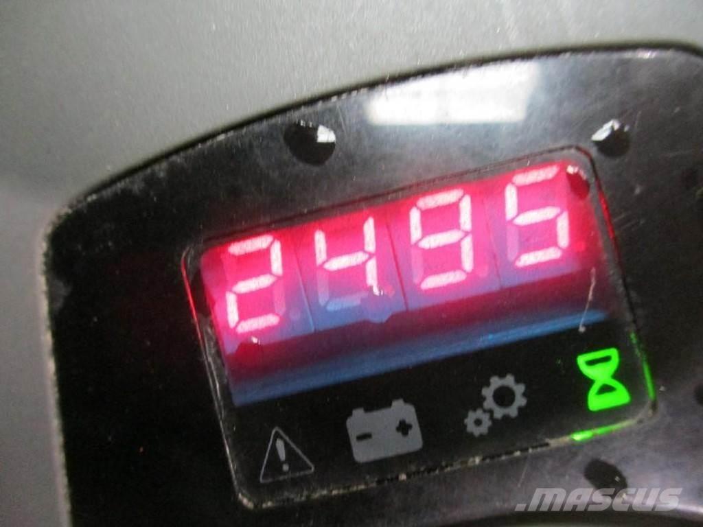 BT LPE200 Vezetőállásos alacsony emelőkocsi