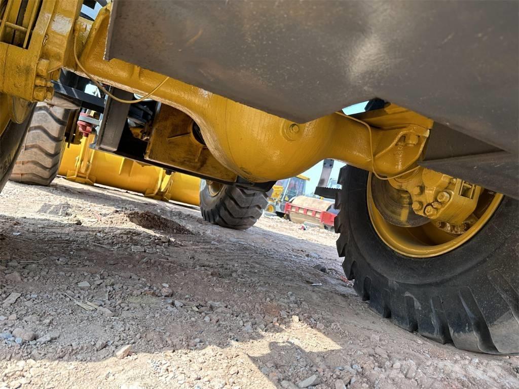 SDLG L 936 Gumikerekes homlokrakodók