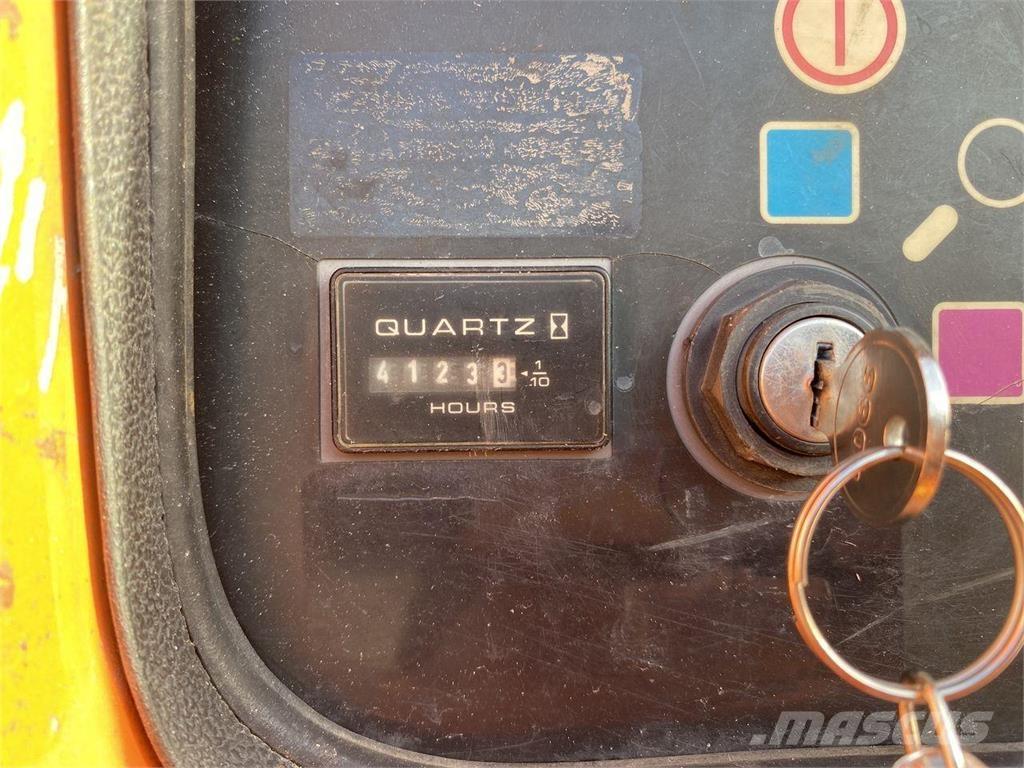 JLG 860SJ Karos emelők