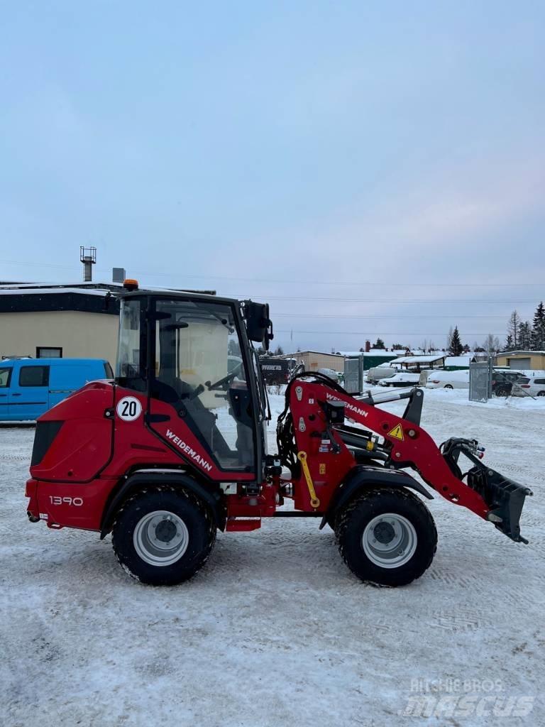 Weidemann 1390 Gumikerekes homlokrakodók