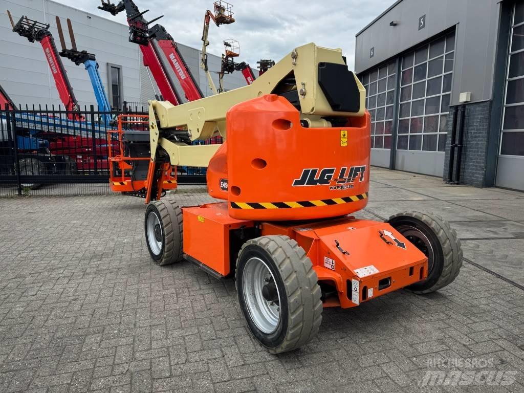 JLG E 450 AJ Karos emelők