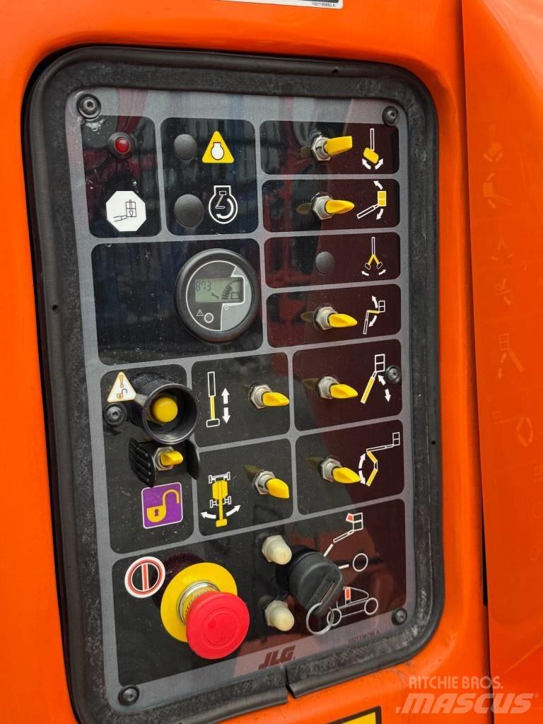JLG E 450 AJ Karos emelők