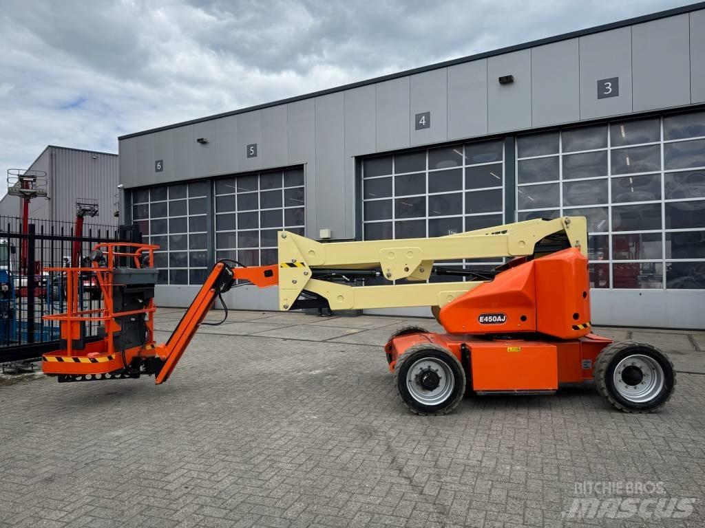 JLG E 450 AJ Karos emelők