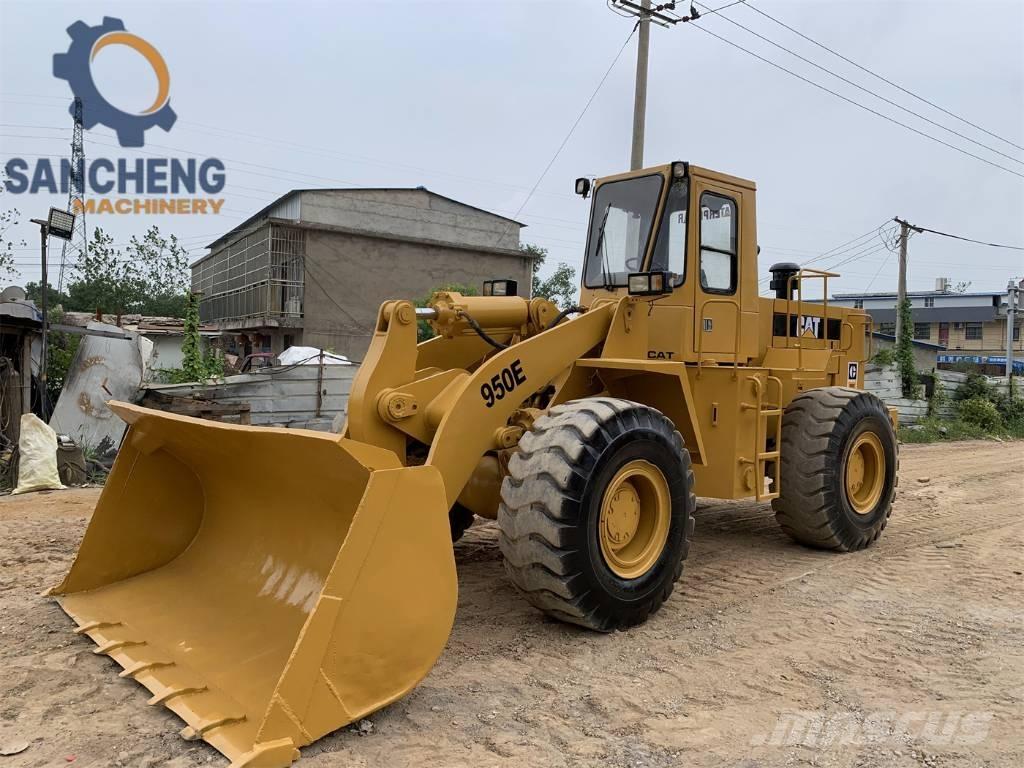 CAT 950 E Gumikerekes homlokrakodók