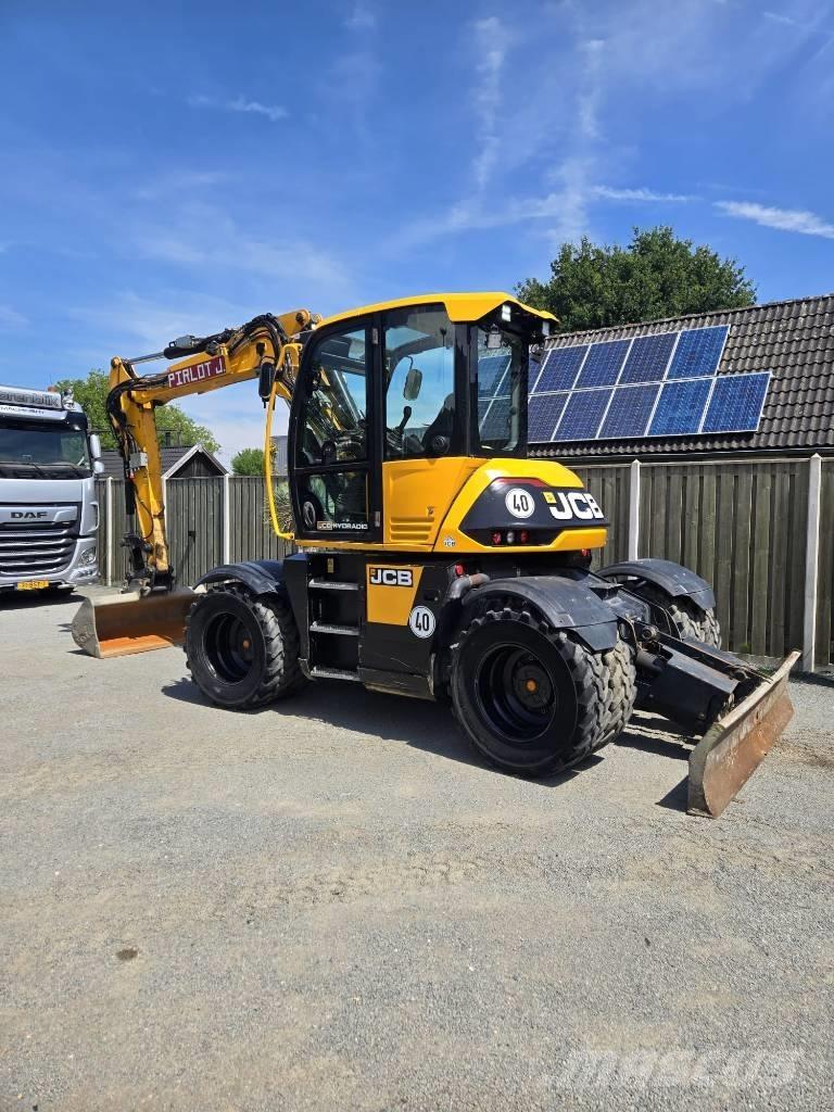 JCB 110 W Gumikerekes kotrók