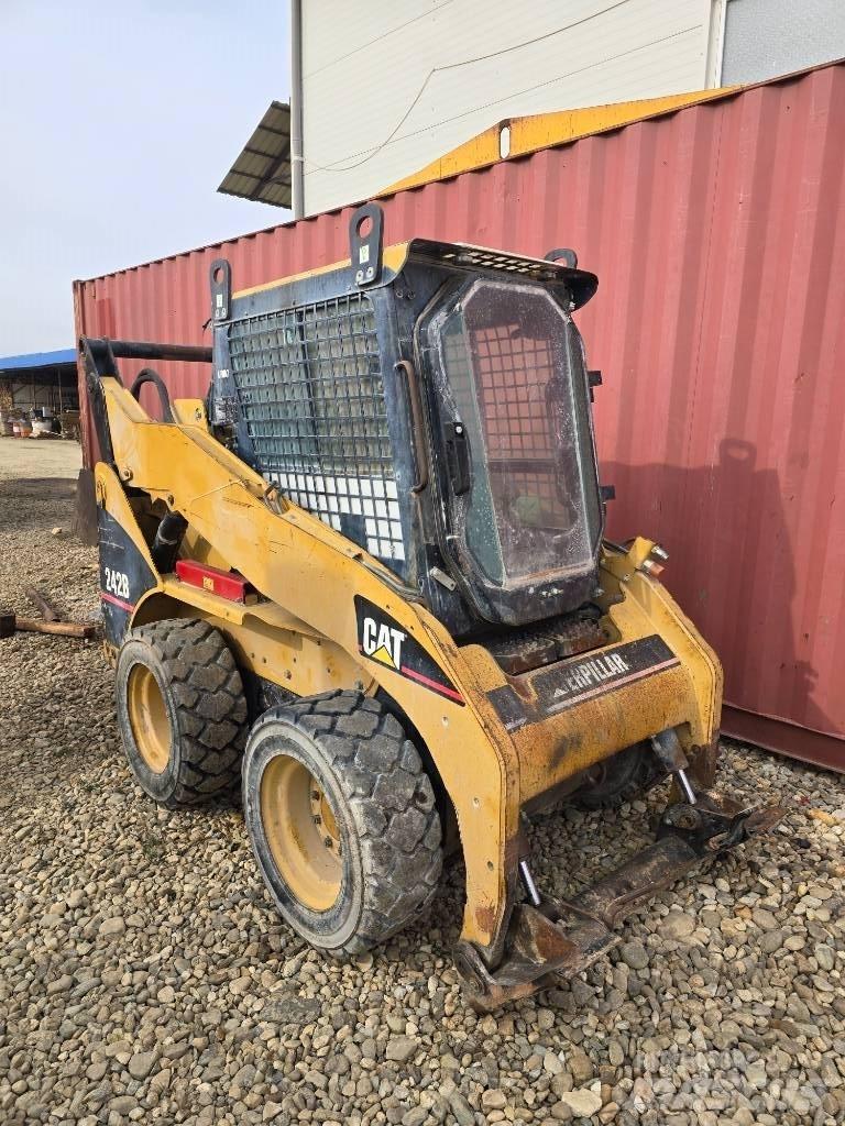 CAT 242 B Kompaktrakodók