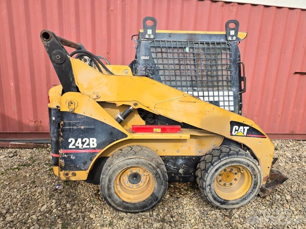 CAT 242 B Kompaktrakodók