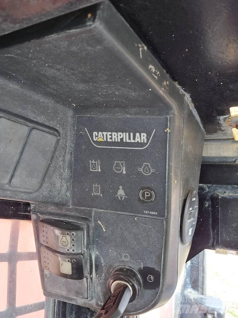CAT 242 B Kompaktrakodók