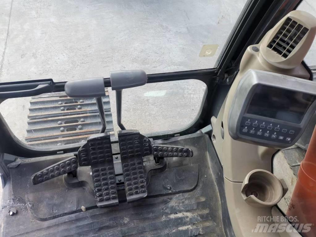 Hitachi ZX 240 Lánctalpas kotrók