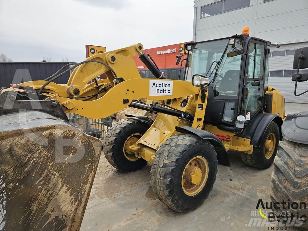 CAT 906 M Gumikerekes homlokrakodók