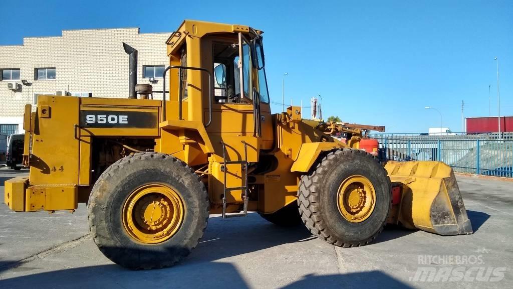 CAT 950E Gumikerekes homlokrakodók