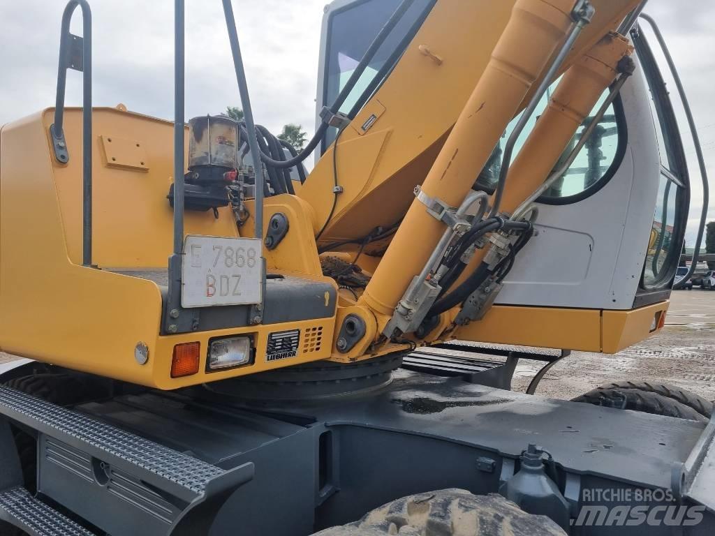 Liebherr A 900 C Gumikerekes kotrók