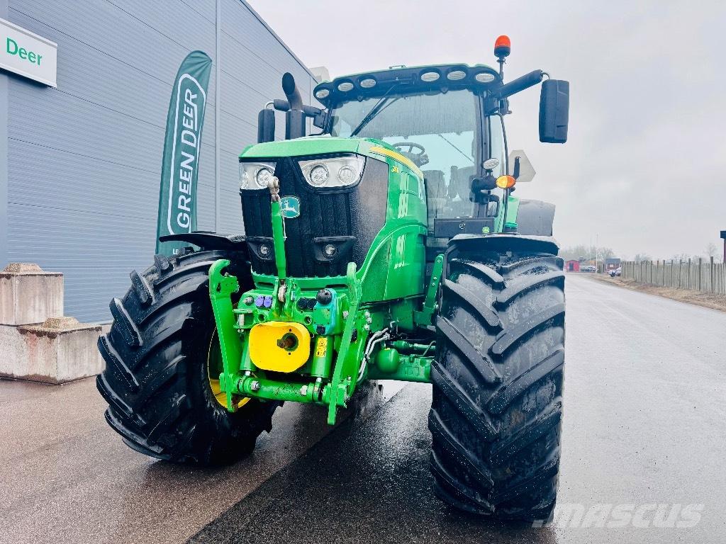 John Deere 6215 R Traktorok
