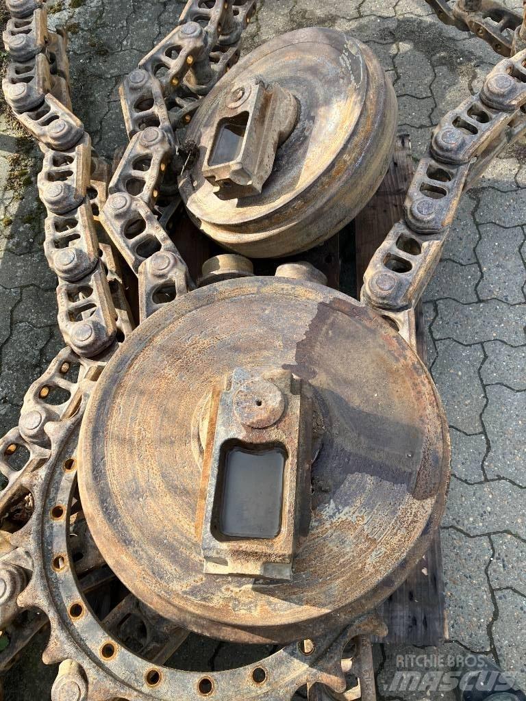 Komatsu 240 Lánctalpas kotrók