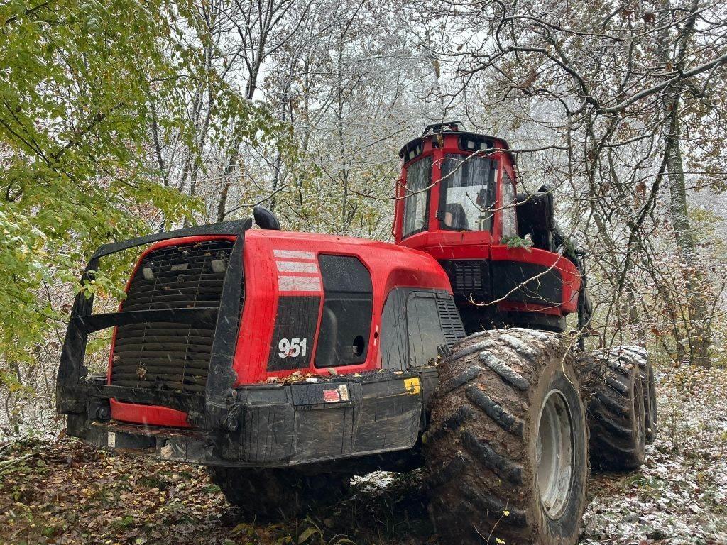 Komatsu 951 Betakarítók
