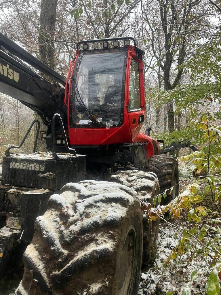 Komatsu 951 Betakarítók