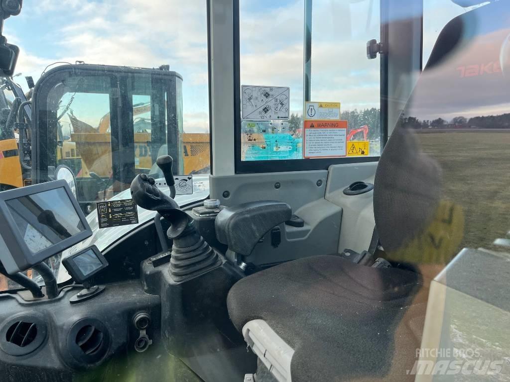 Takeuchi TB 370 Közepes (midi) kotrók 7 t - 12 t