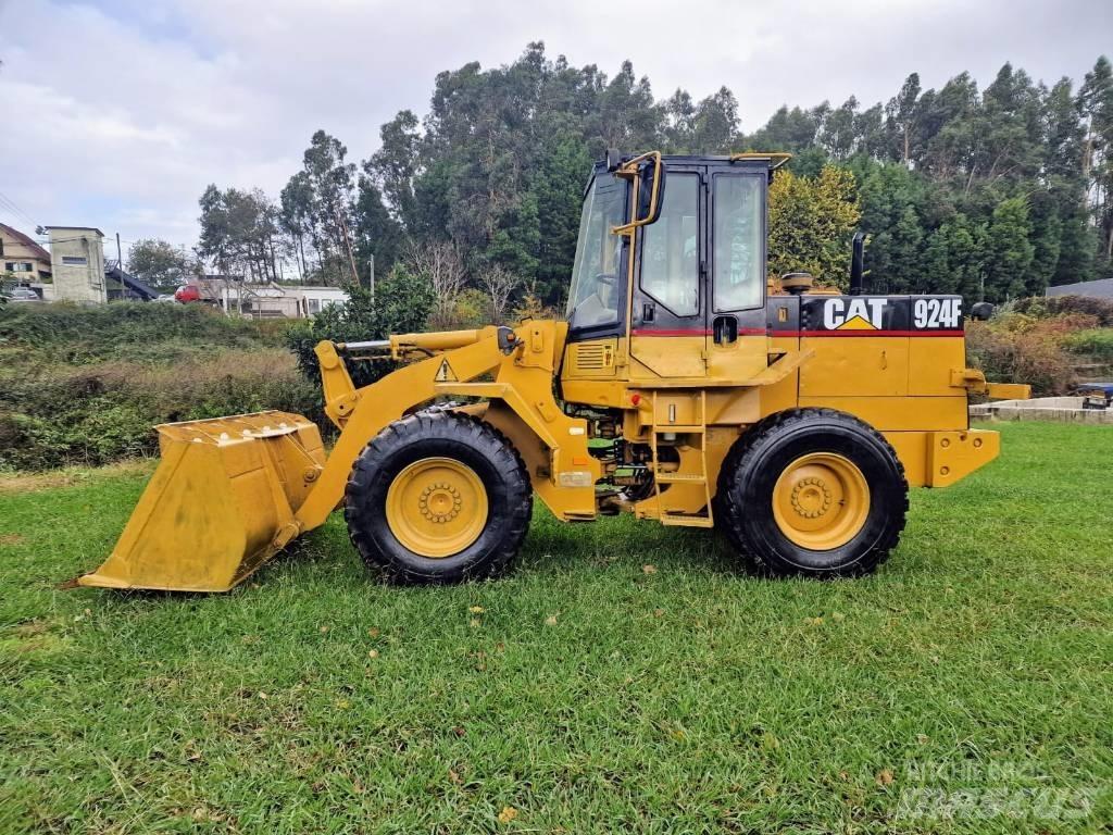 CAT 924F Gumikerekes homlokrakodók