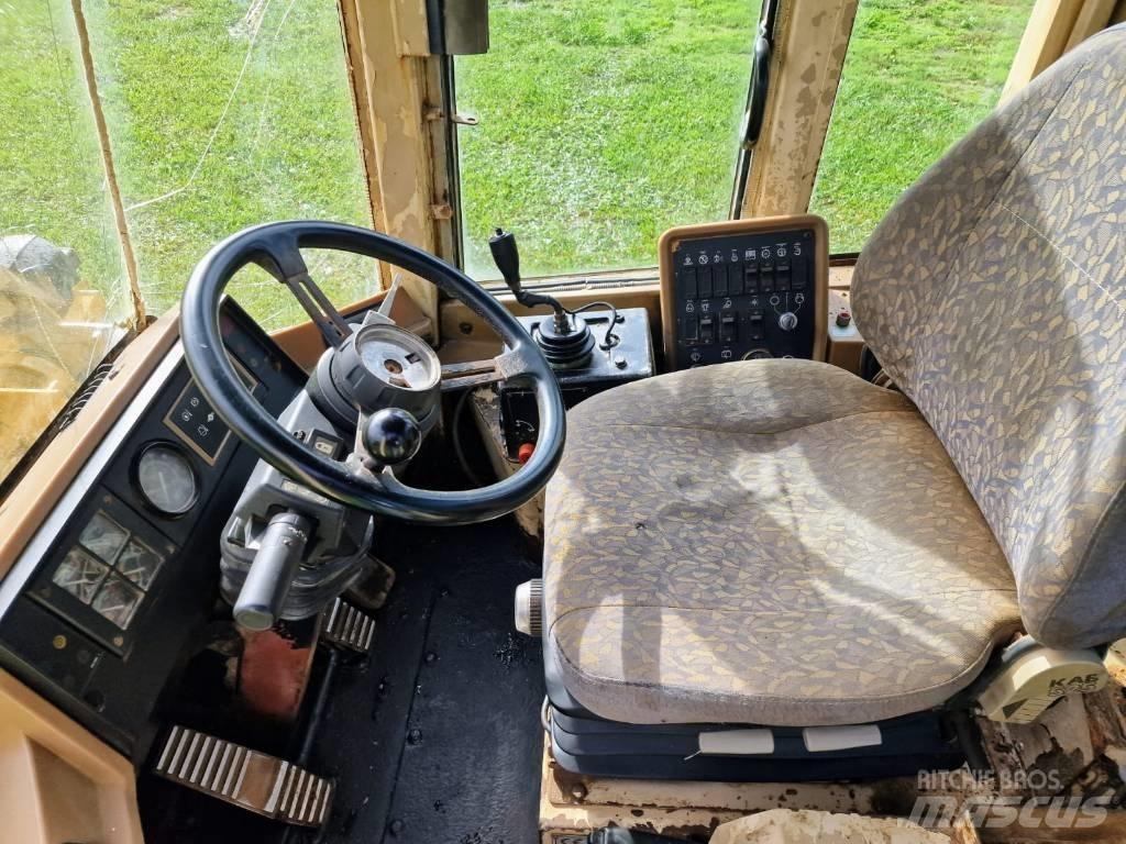 CAT 924F Gumikerekes homlokrakodók