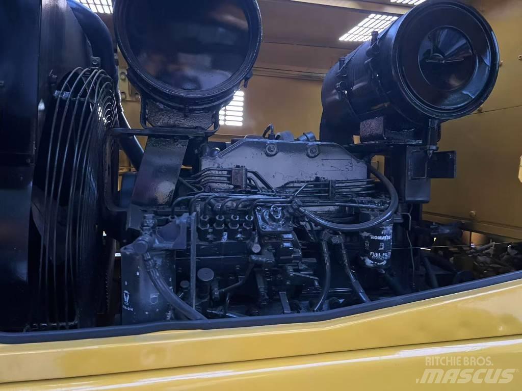 Komatsu WA320-3 Gumikerekes homlokrakodók