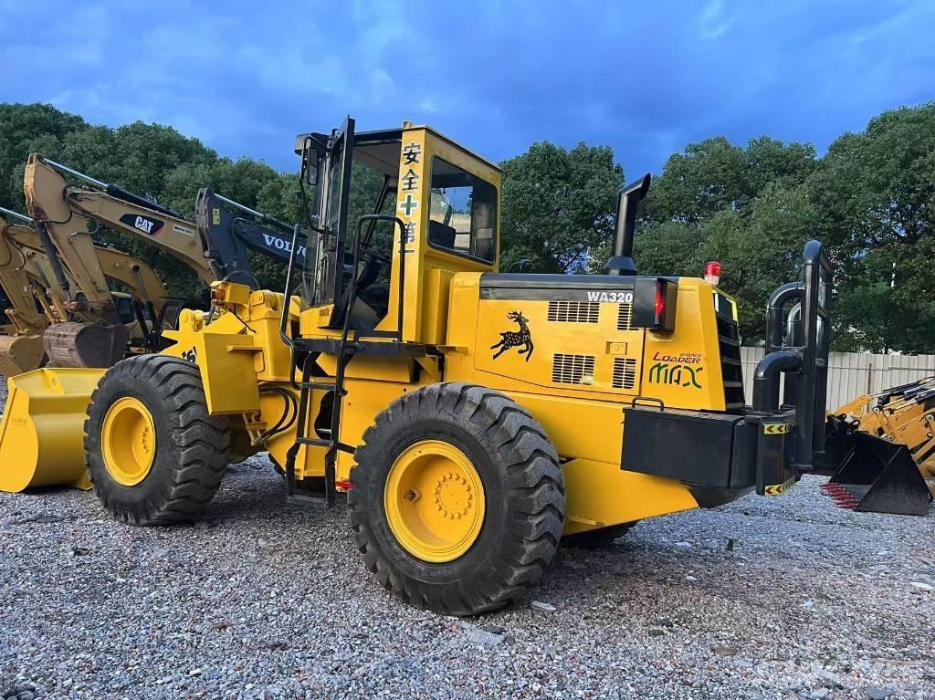 Komatsu WA320-3 Gumikerekes homlokrakodók