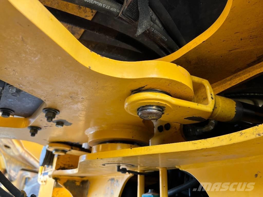 Volvo L90F Gumikerekes homlokrakodók
