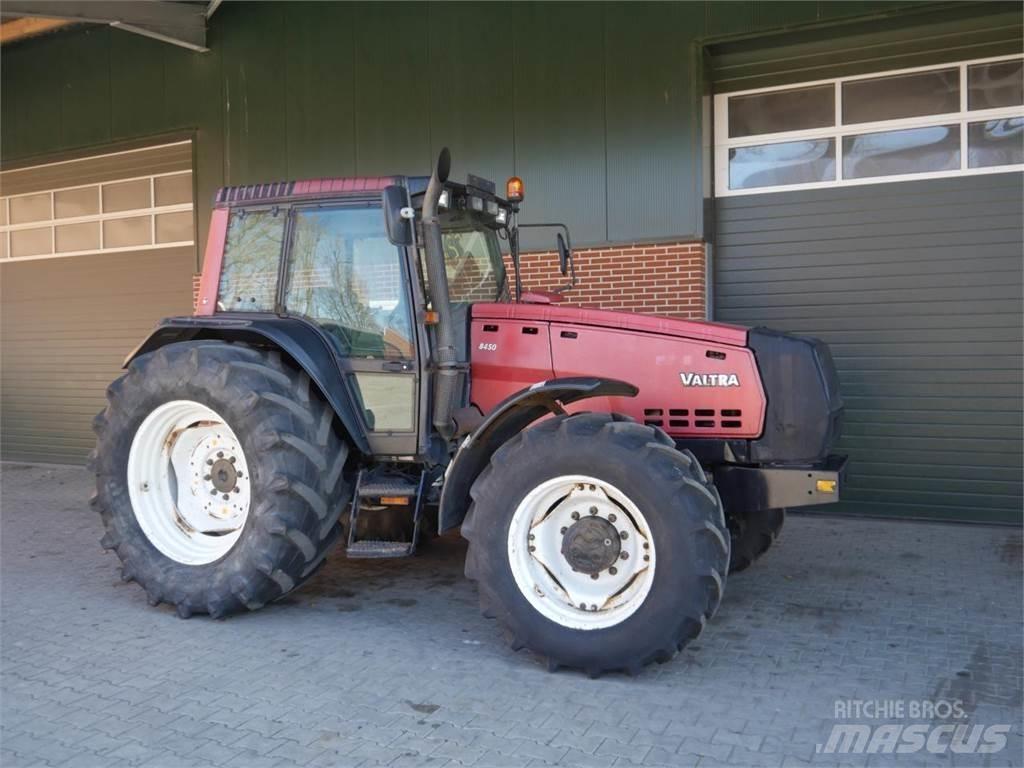 Valtra 8450 Traktorok