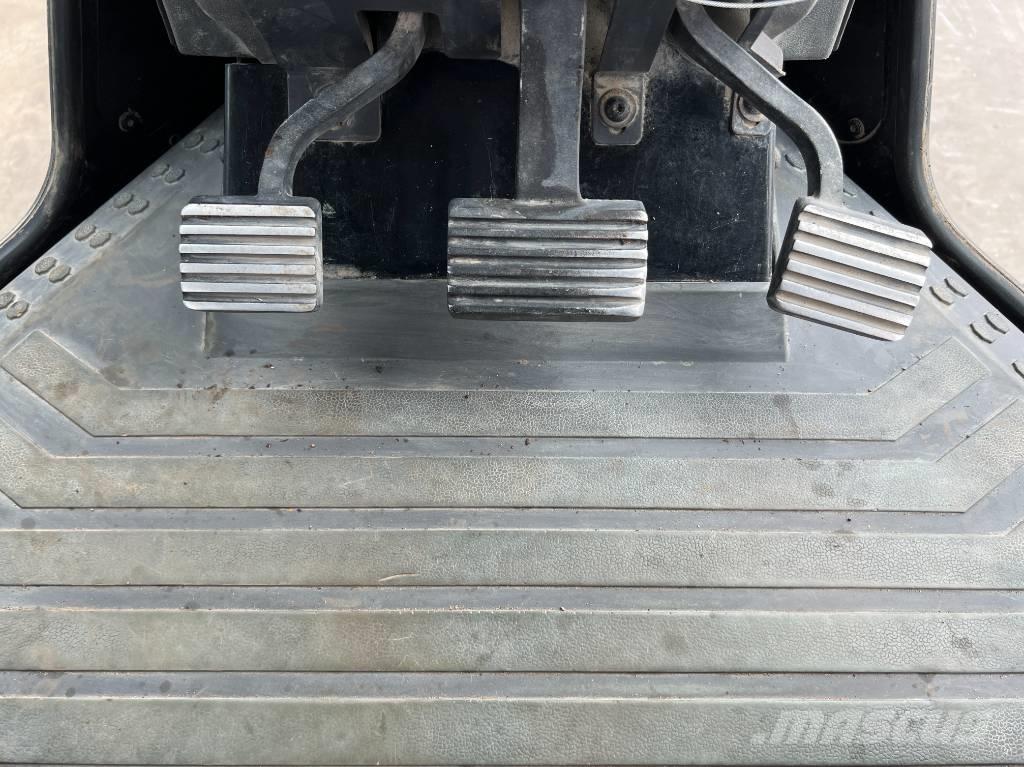 CAT 140M2 AWD Gréderek