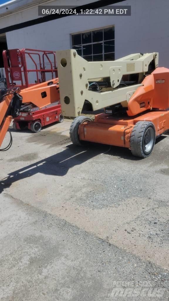 JLG E 450 AJ Karos emelők