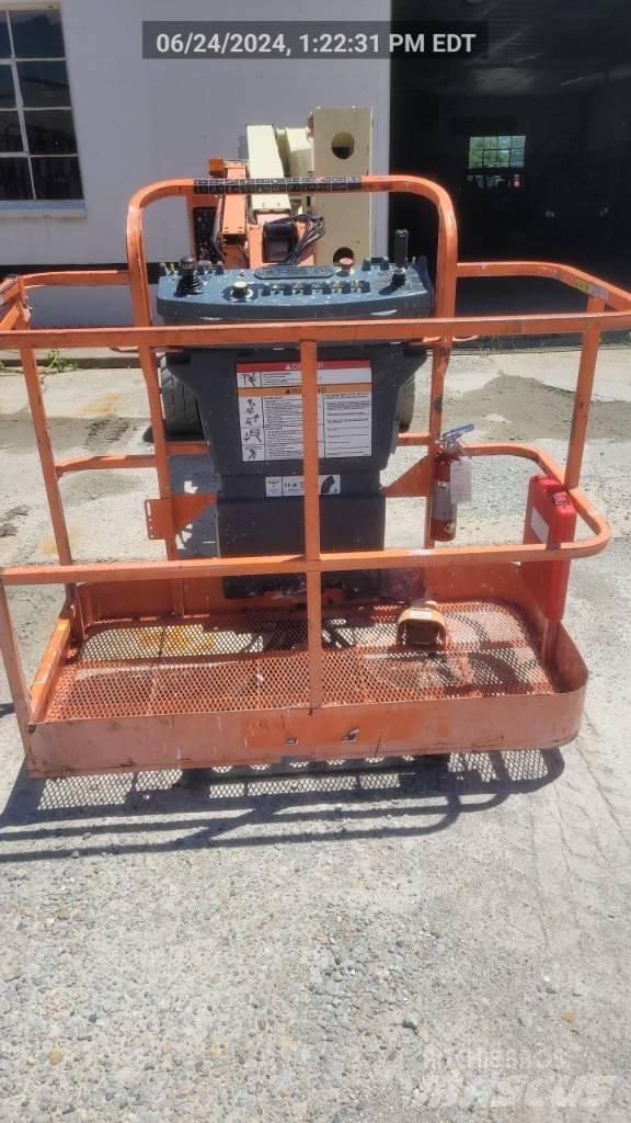 JLG E 450 AJ Karos emelők