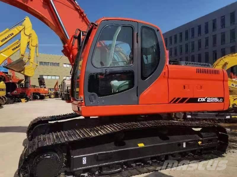 Doosan DX 225 Lánctalpas kotrók
