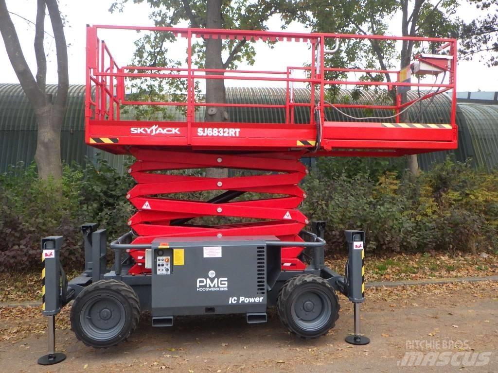 SkyJack SJ6832RT Ollós emelők