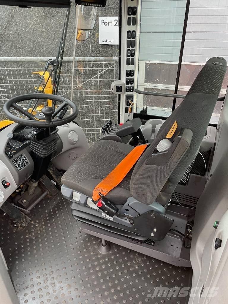 Volvo L90H Gumikerekes homlokrakodók