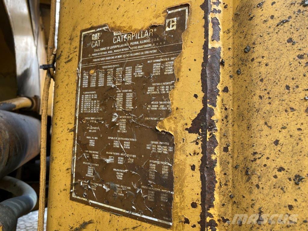 CAT 992 D Gumikerekes homlokrakodók