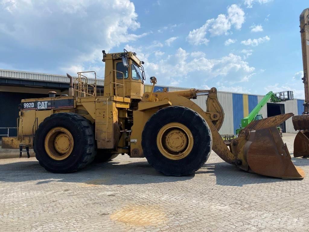 CAT 992 D NVT Gumikerekes homlokrakodók