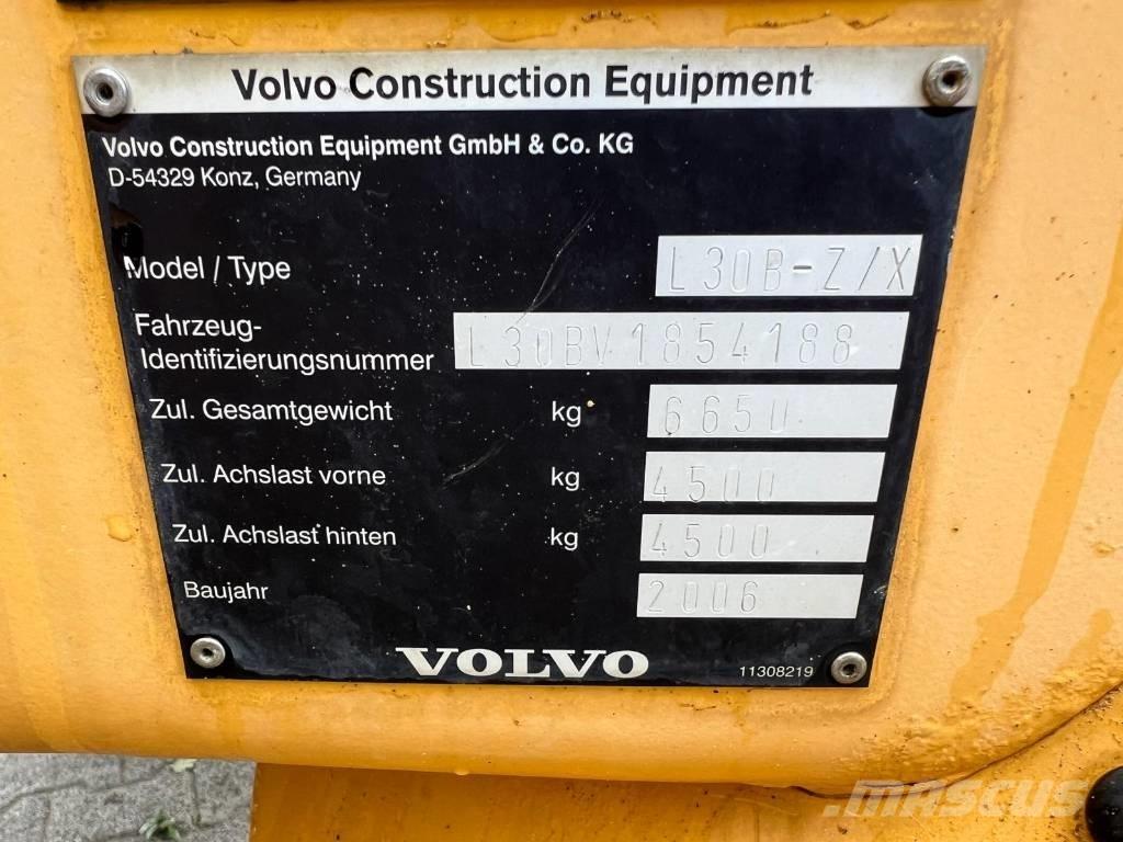 Volvo L 30 B Gumikerekes homlokrakodók