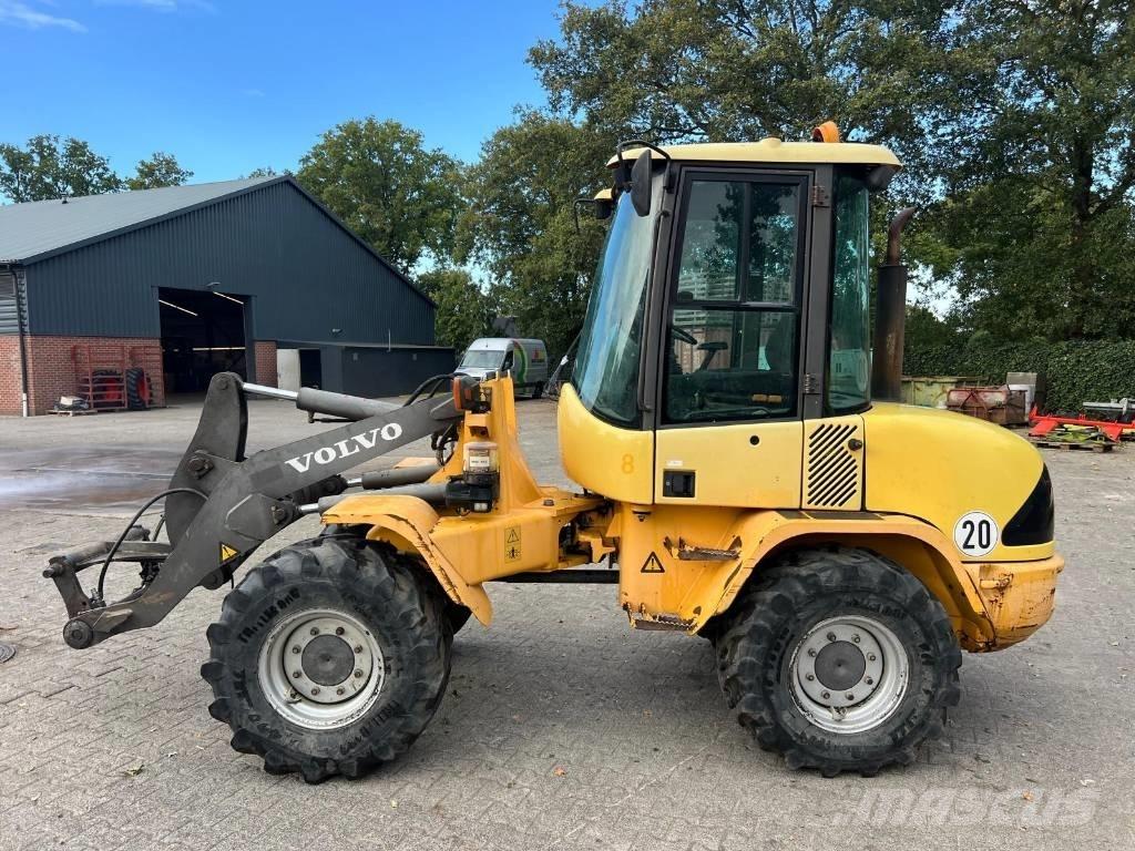 Volvo L 30 B Gumikerekes homlokrakodók