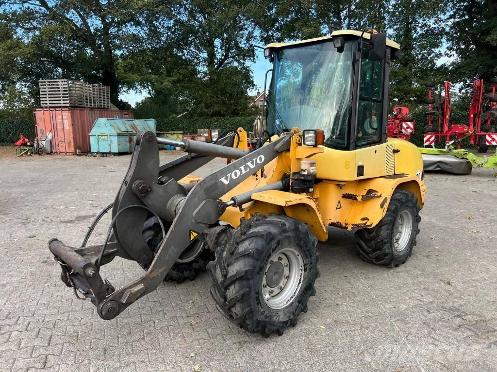 Volvo L 30 B Gumikerekes homlokrakodók
