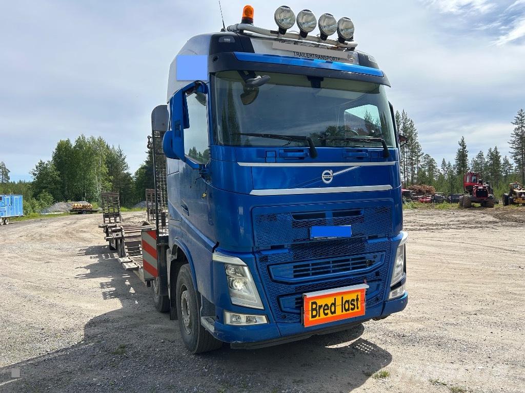 Volvo FH 500 erdészeti gépszállító teherautók
