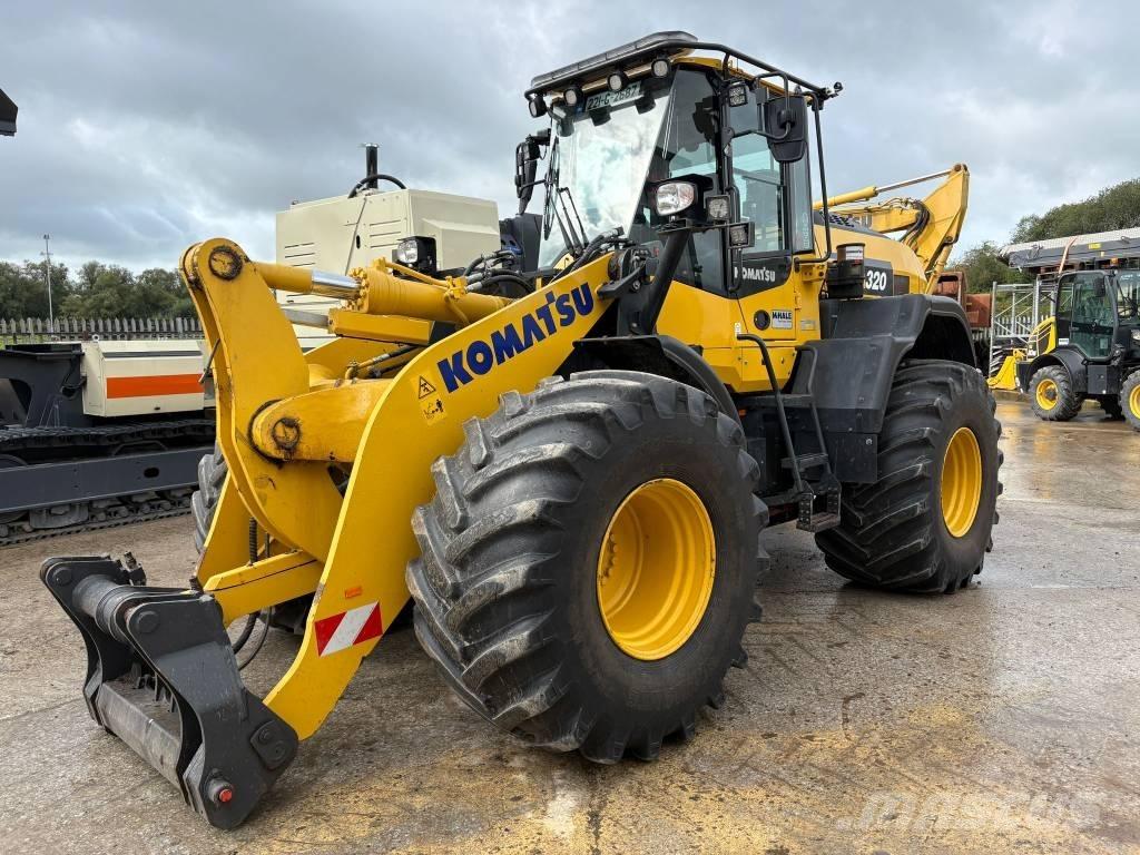 Komatsu WA320-8 Gumikerekes homlokrakodók