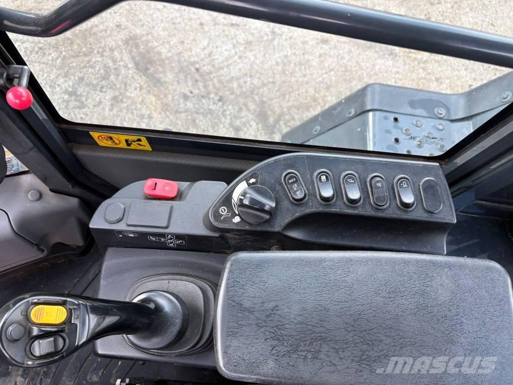 Komatsu WA320-8 Gumikerekes homlokrakodók