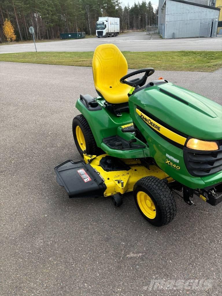 John Deere X 540 Ráülős fűnyírók