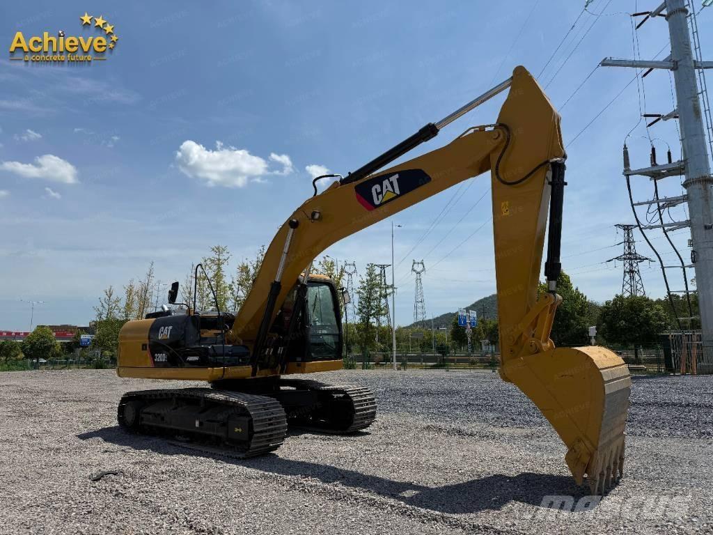CAT 320 D2 Lánctalpas kotrók