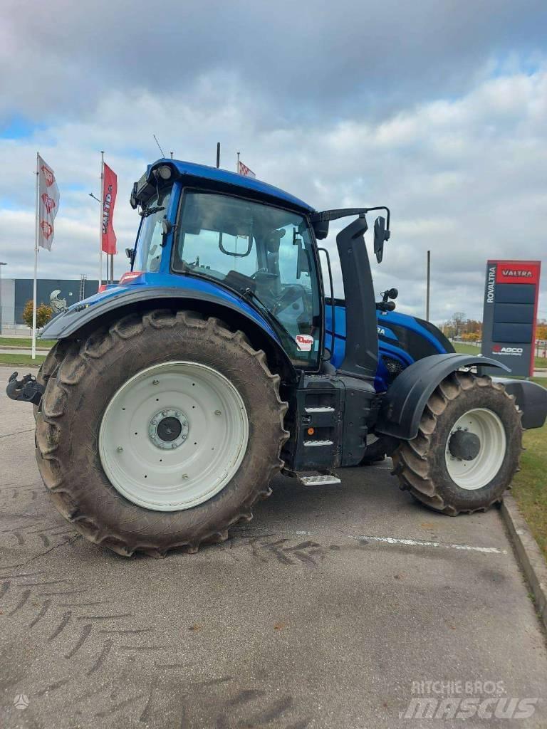 Valtra T235V Traktorok