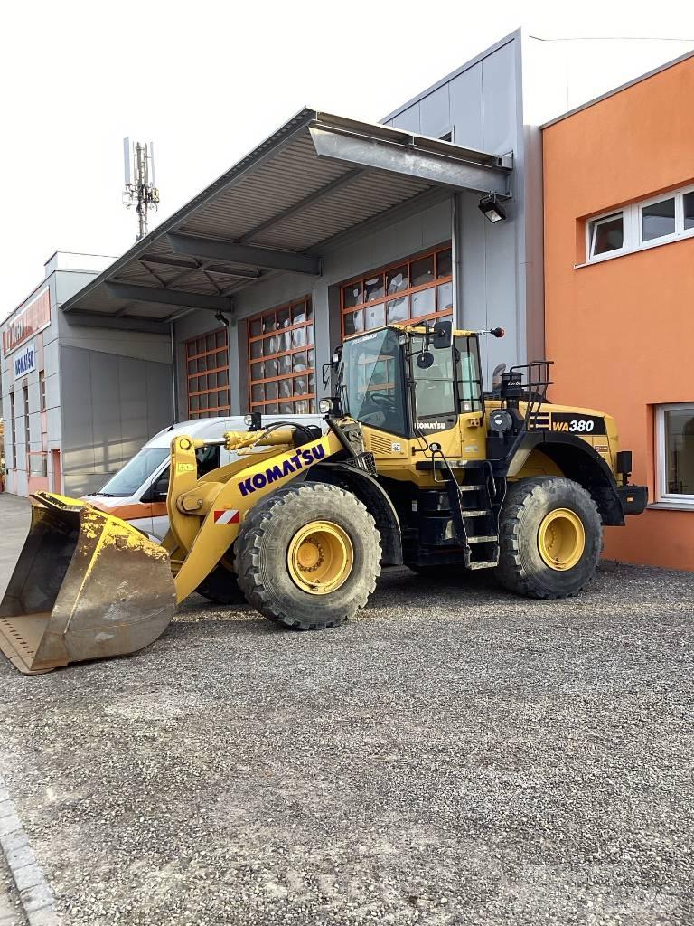 Komatsu WA380-8E0 Gumikerekes homlokrakodók