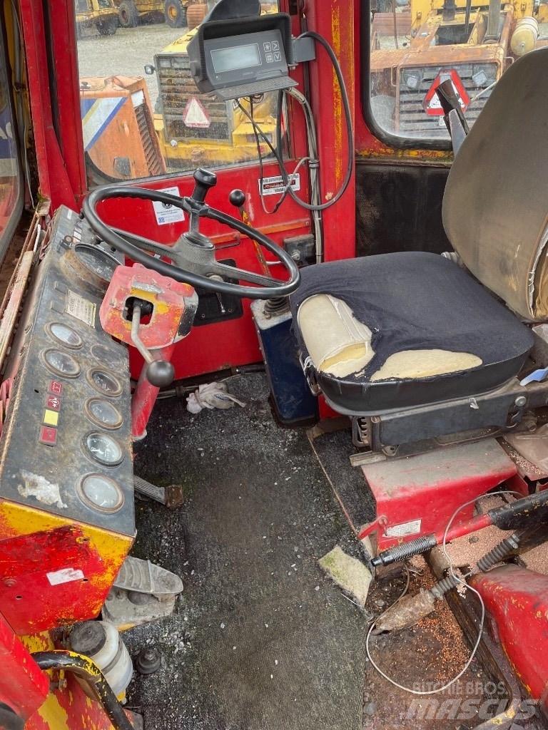 Hanomag 44C Gumikerekes homlokrakodók
