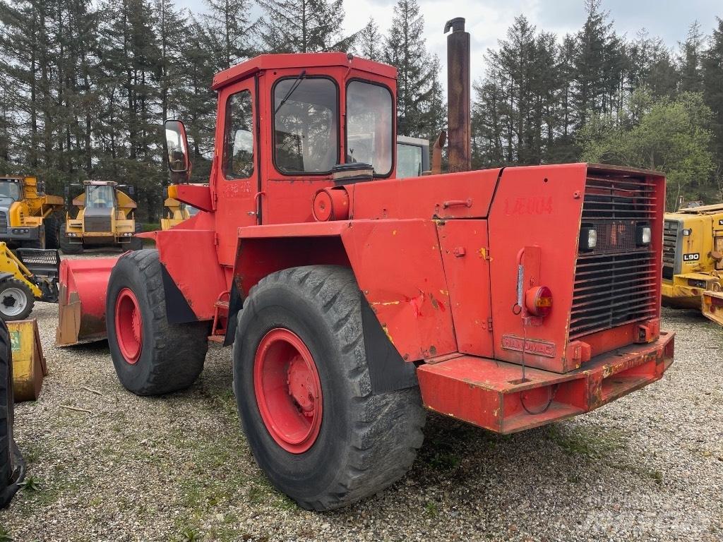 Hanomag 44C Gumikerekes homlokrakodók