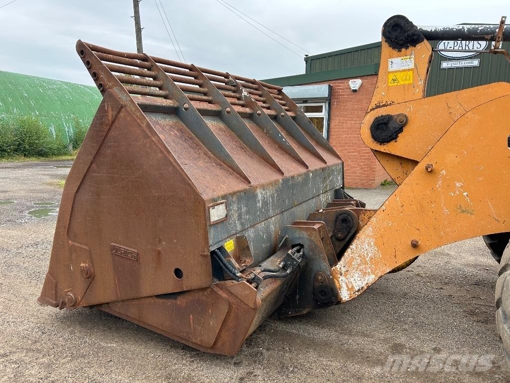 CASE 921F XR Gumikerekes homlokrakodók